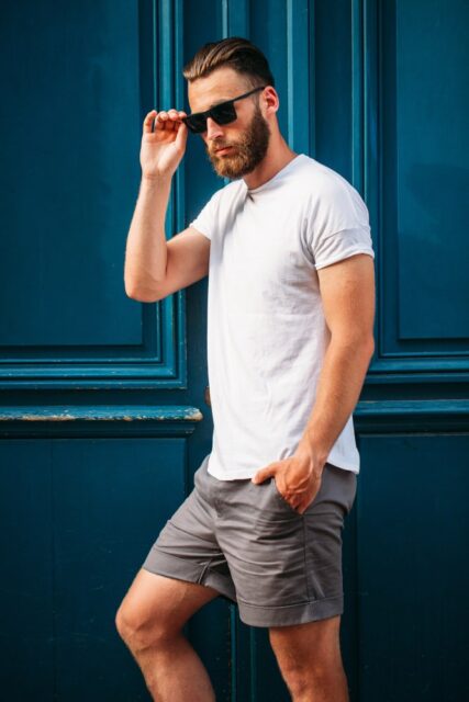 What Color Shirt Goes With Grey Shorts? (Pics) • Ready Sleek