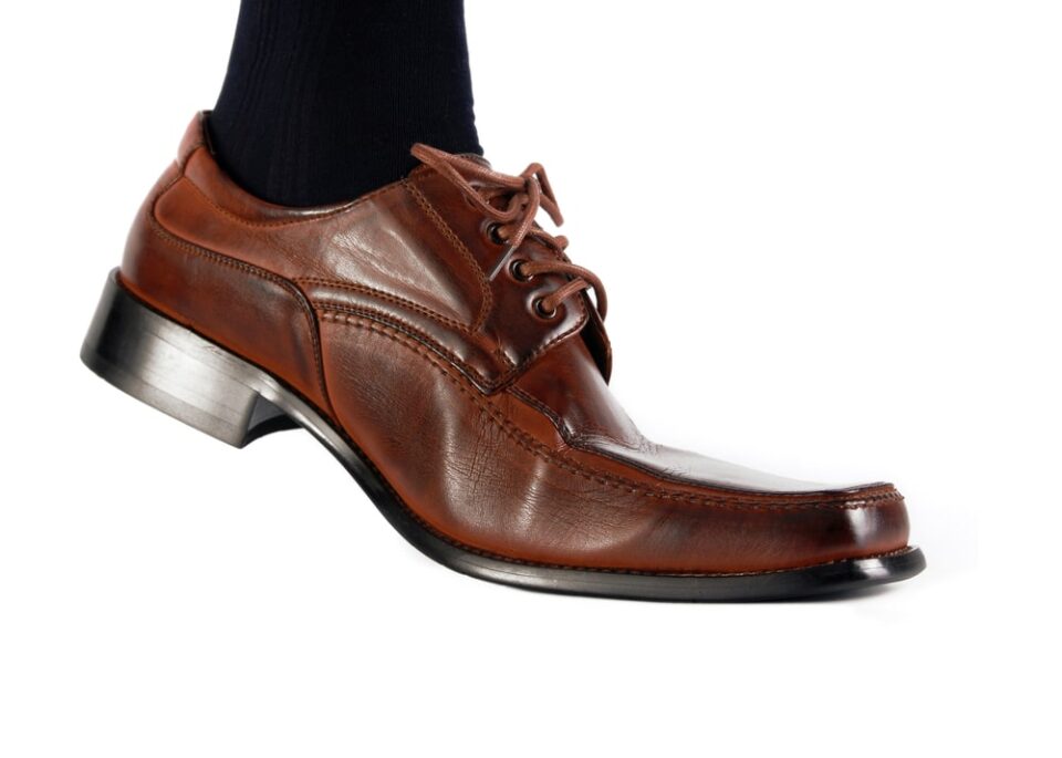 how-to-wear-black-socks-with-brown-shoes-6-tips-ready-sleek