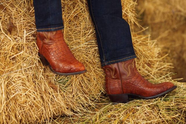 how-to-wear-cowboy-boots-with-black-jeans-ready-sleek